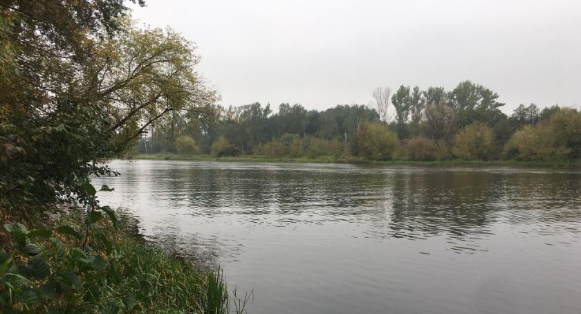 Tragedia nad Narwią w Pułtusku - zwłoki dziecka wyłowione z rzeki