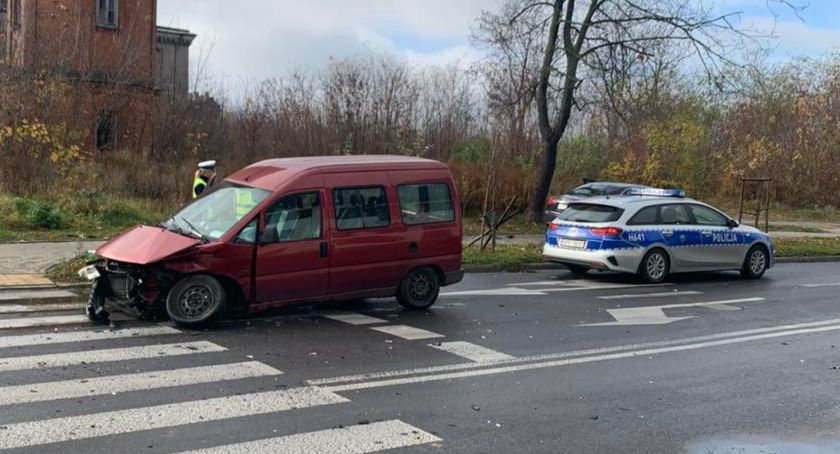 Wypadek na skrzyżowaniu ul. Wojska Polskiego z al. Tysiąclecia
