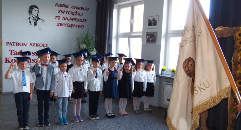 Pasowanie na ucznia pierwszoklasistów pułtuskiej Trójki