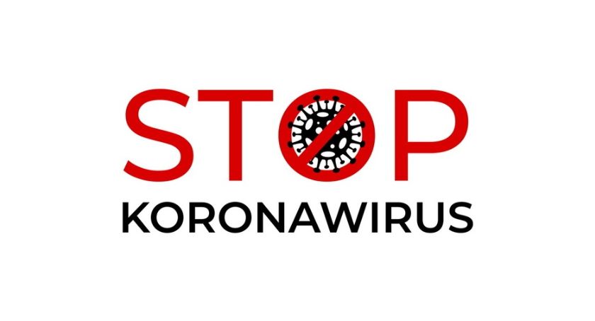 Policjanci kontrolują przestrzeganie obostrzeń