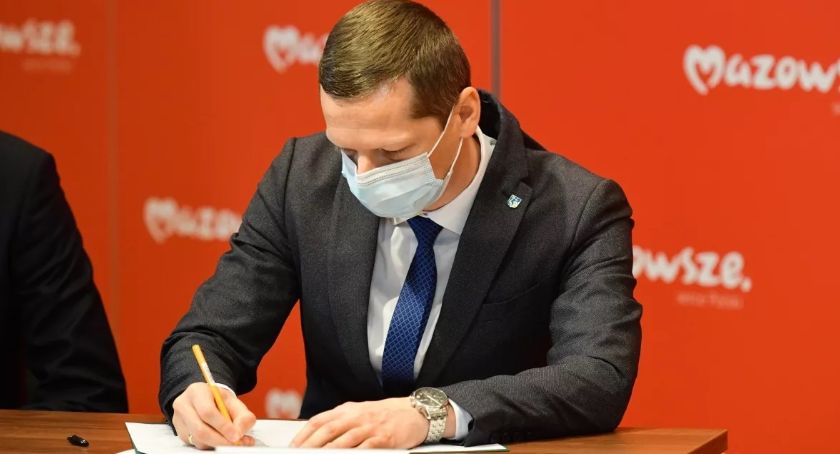 Umowa o partnerstwie dotycząca projektu „Budowy linii kolejowej Zegrze-Przasnysz” została podpisana
