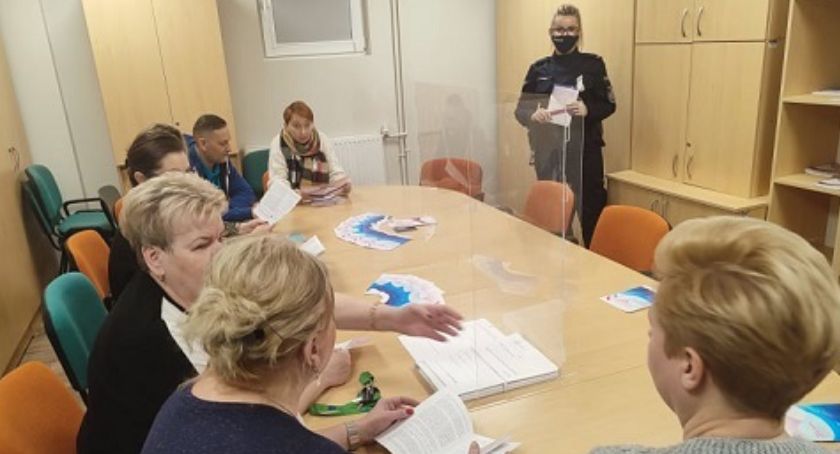 Pułtuska policja wspiera akcję biała wstążka