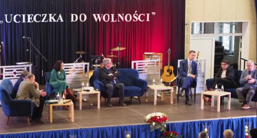 Prezydent Komorowski, Kamil Sipowicz, Jan Dworak, Elżbieta Bogucka-Lityńska, Kosiniak-Kamysz, Gasiuk-Pihowicz w Pułtusku. 40. rocznica wprowadzenia stanu wojennego