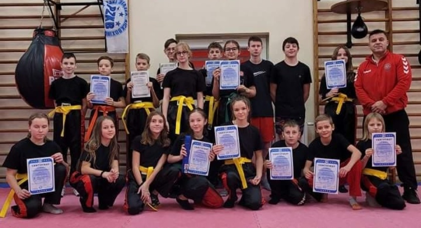 Wręczenie pasów i certyfikatów na stopnie uczniowskie kickboxingu