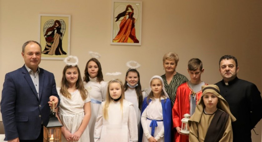 Kolędnicy z Sokołowa Włościańskiego z wizytą w Starostwie