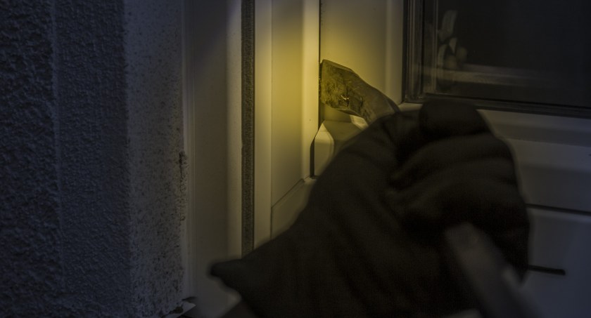 Uwaga na włamywaczy – policja apeluje do mieszkańców