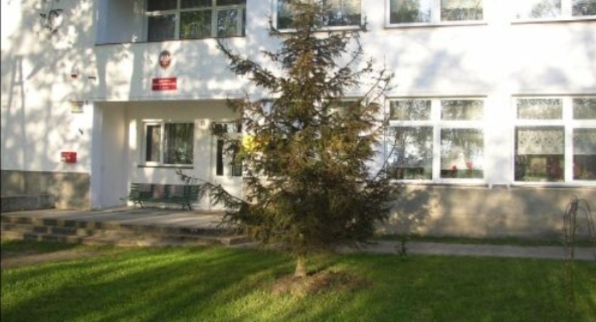 Alarm bombowy w szkole w Gzowie