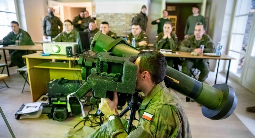 Żołnierze 5 Mazowieckiej Brygady OT na kursie z brytyjskimi instruktorami