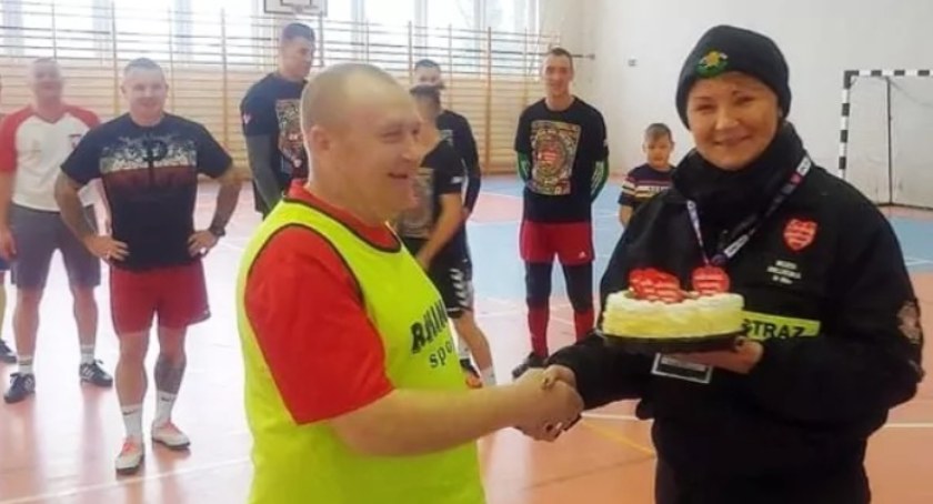 Halowy Turniej Piłki Nożnej „O Tort Owsiakowy”