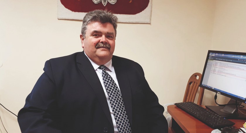 Udało się zmniejszyć zadłużenie gminy o połowę – wywiad z wójtem gminy Gzy – Cezarym Wojciechowskim