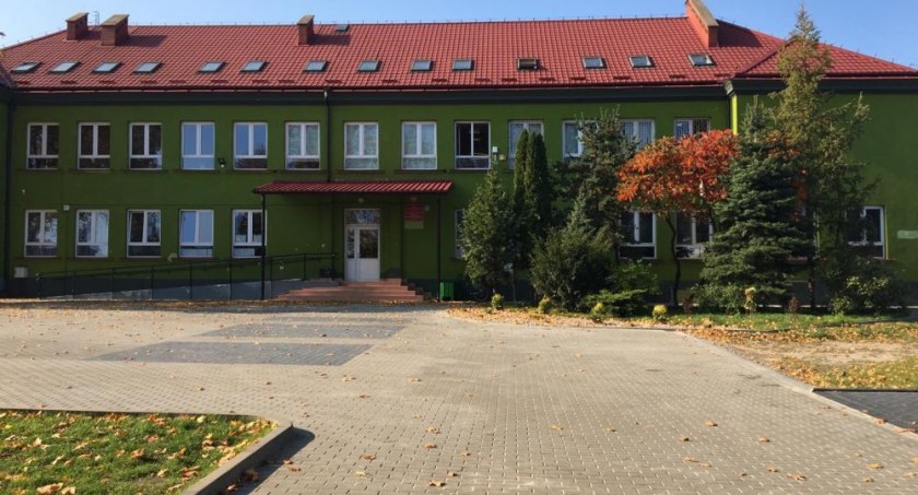 Premier będzie promował rządowy program w szkole Zatorach