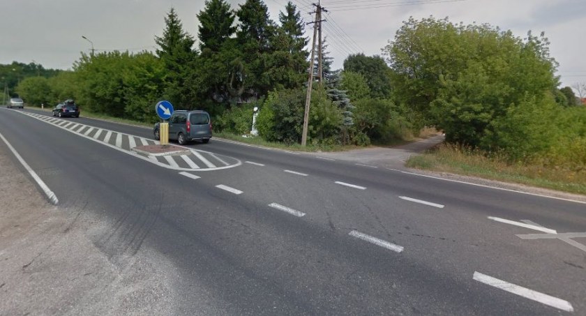 Chcąc iść do kościoła muszą łamać przepisy