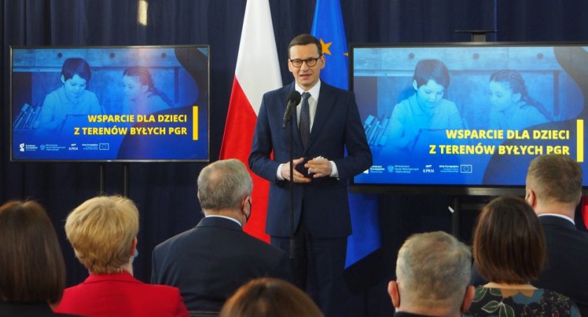 Premier o programie kierowanym do uczniów z terenów dawnych PGR-ów - FILM