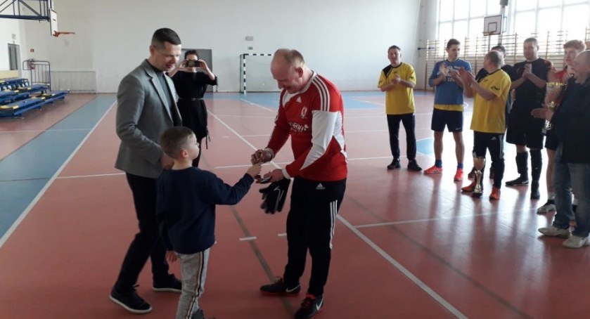 Drużyna z Grabówca Mistrzem Halowego Turnieju Piłki Nożnej Sołectw Gminy Pułtusk