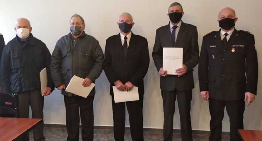Wręczenie pierwszych Decyzji dla strażaków OSP dotyczących świadczenia ratowniczego