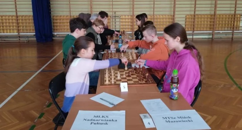 Niedzielne rozgrywki szachistów Nadnarwianki Pułtusk