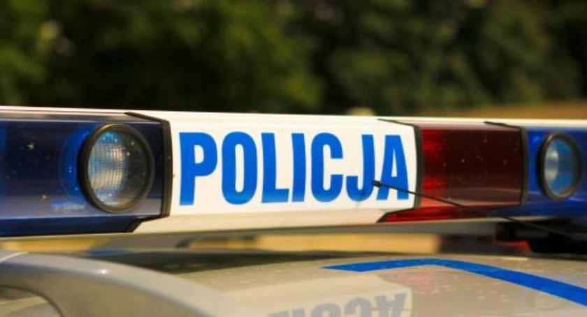 Wypadek w Grominie - kierująca osobówką dachowała