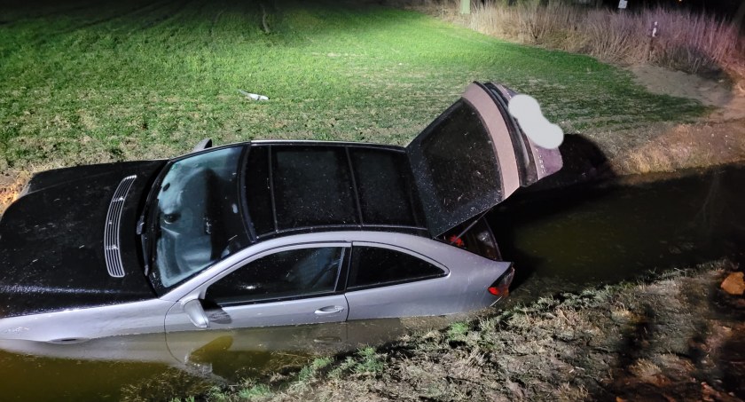 Wypadek w Golądkowie z udziałem trzech samochodów