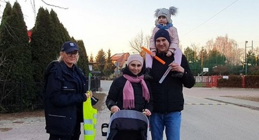Świeć przykładem – dzielnicowi rozdają odblaski