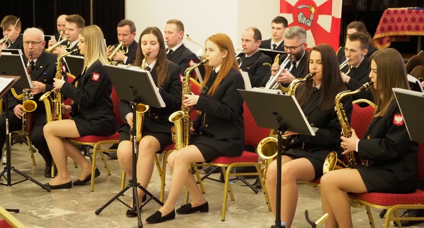 Orkiestra Reprezentacyjna LMiR gra w Pułtusku - FILM