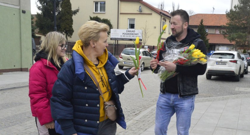 Kwiaty dla pułtuszczanek od sklepu E-modo