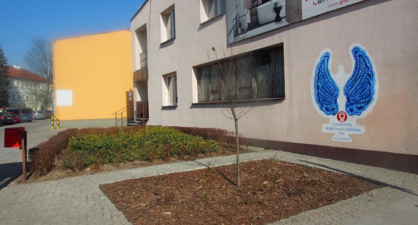 Skrzydlaty mural upamiętniający „Pełtę” ukończony