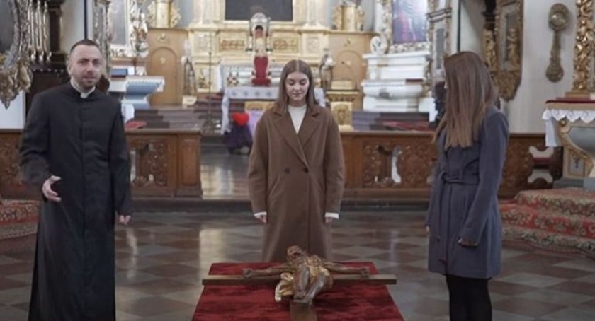 Ks. Piotrek, Danuta Ciszewska i Wiktoria Sepełowska w utworze „Przebaczenie” 