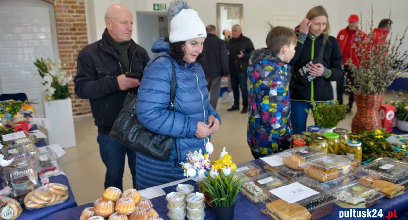 Charytatywny kiermasz wielkanocny SOLIDARNI Z UKRAINĄ - FOTORELACJA