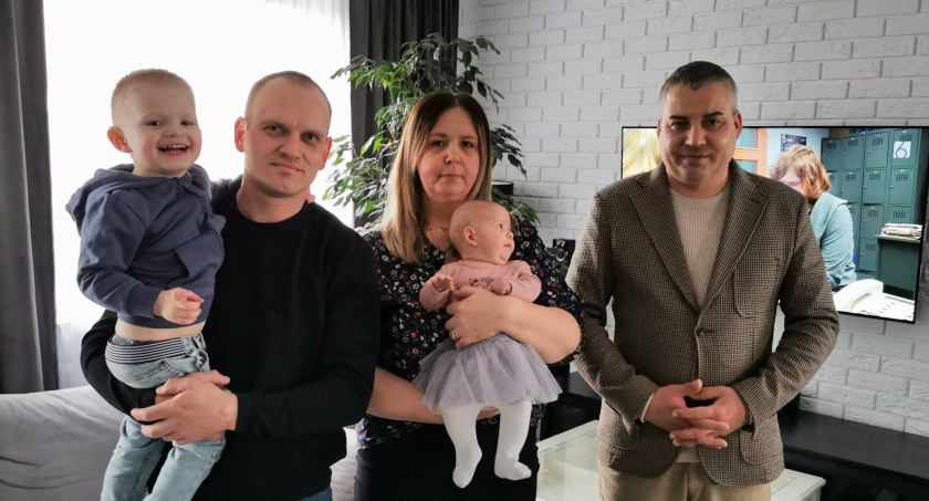 Wójt Mroczkowski powitał nowo narodzonych mieszkańców gminy