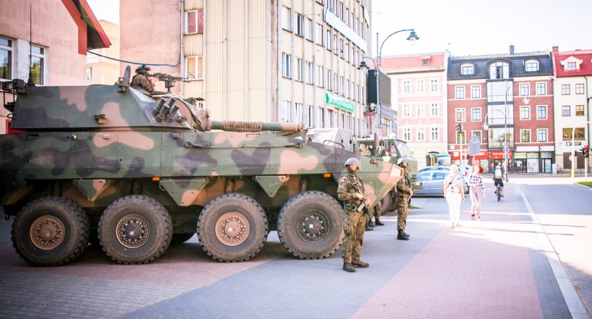 Wzmożony ruch pojazdów wojskowych na drogach – Wojsko Polskie informuje i apeluje o niepublikowanie zdjęć