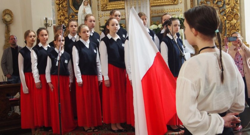 „Pamiętajcie na Ojczyznę...” - program artystyczny w wykonaniu uczniów z PSP nr 2 - FILM