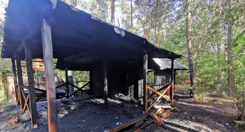 Szczegóły akcji gaśniczej w Szygówku – spłonął budynek letniskowy
