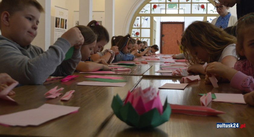 Jak zrobić lilię wodną z papieru?