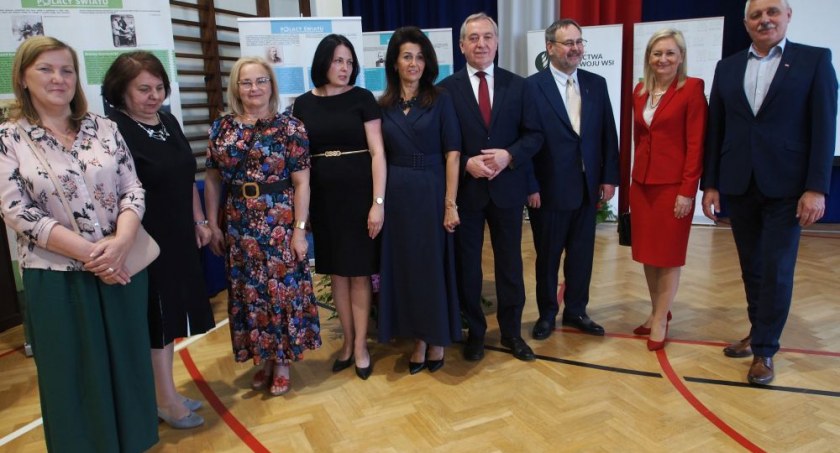 „Znani nieznani. Polacy światu” - otwarcie wystawy w ZSCKR w Golądkowie