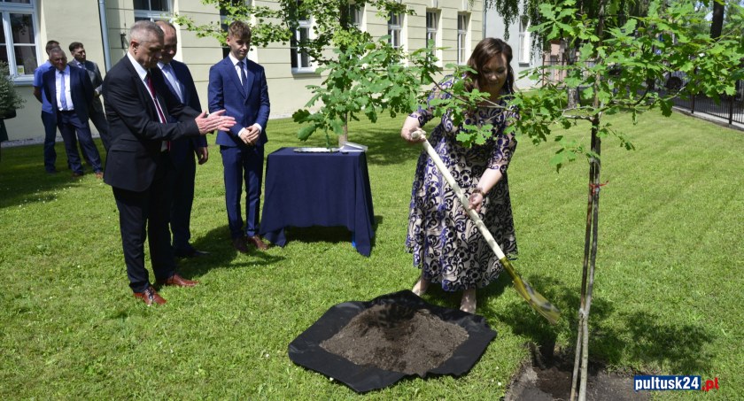 JUBILEUSZ 580-LECIA LO: ceremonia posadzenia Dębu Jubileuszowego i zakopania Kapsuły Czasu