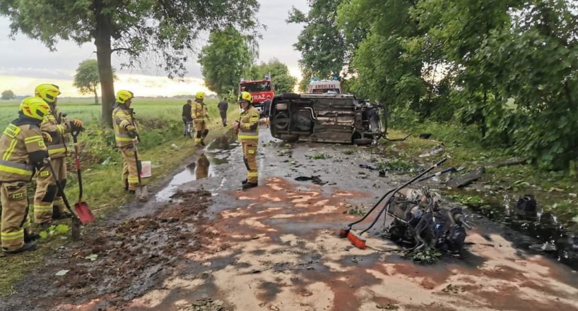 Dachowanie samochodu w Gródku Rządowym - jedna osoba w szpitalu