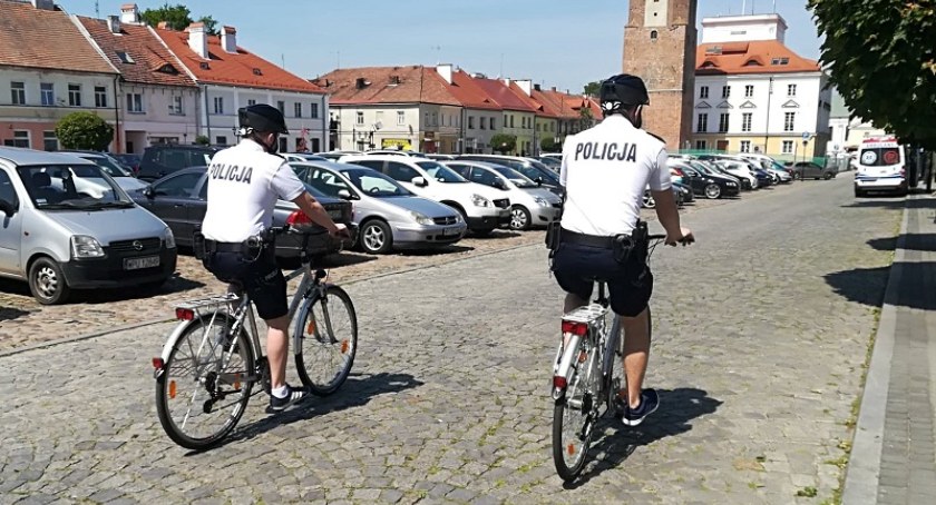 Policjanci kontynuują patrole rowerowe w mieście