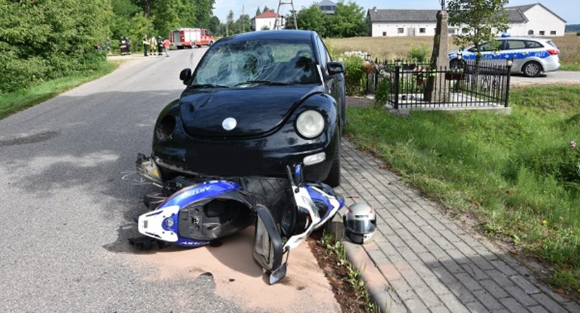 Wypadek w Łachoniu - kierująca skuterem trafiła do szpitala