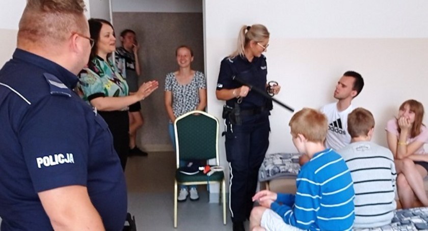Spotkanie policjantów z podopiecznymi SOS-W