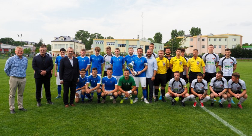 Remis na inaugurację V ligi