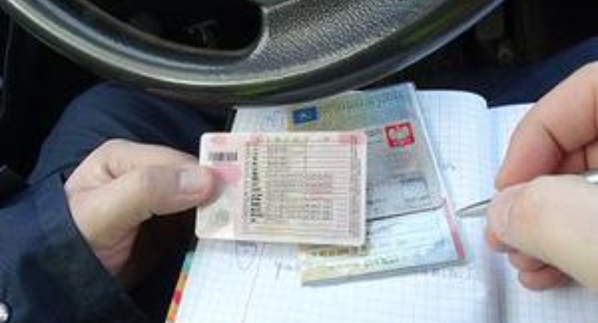 Pędził 112/h, stracił prawo jazdy i 2 tysiące