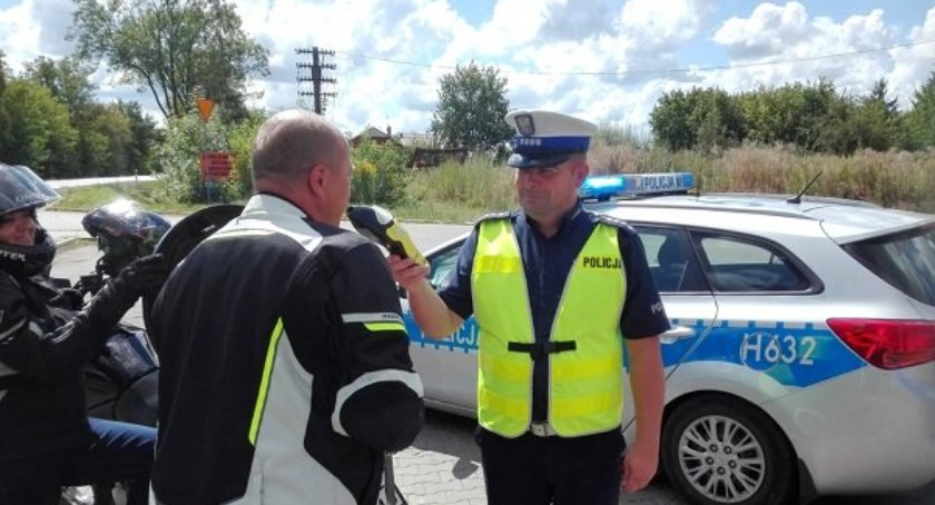 Przed nami ostatni weekend wakacji – bądźmy ostrożni na drogach