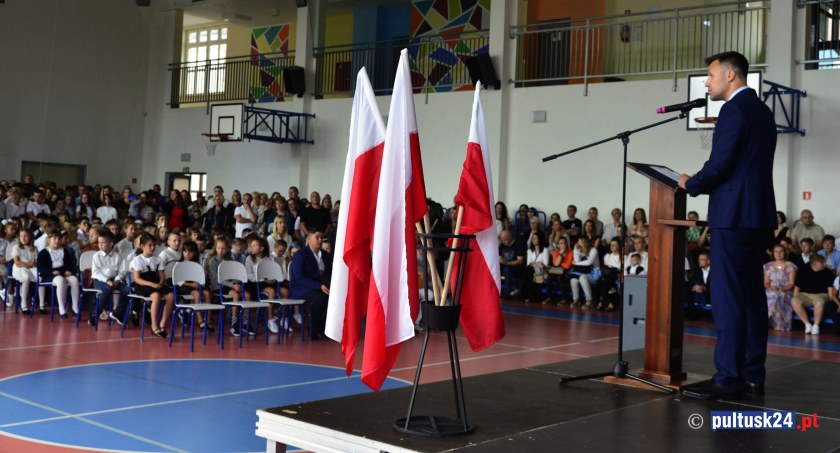 Rozpoczęcie roku szkolnego w pułtuskiej Jedynce