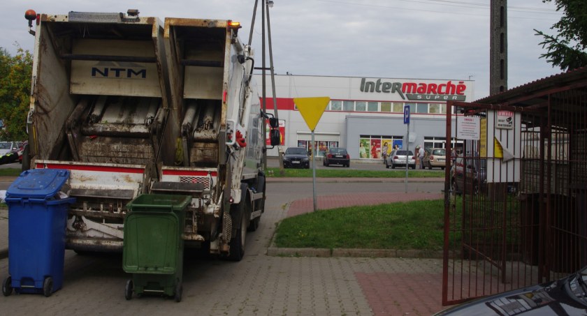 Czy odpady faktycznie są mieszane w śmieciarce? - sprawdziliśmy jak wygląda segregacja śmieci w Pułtusku