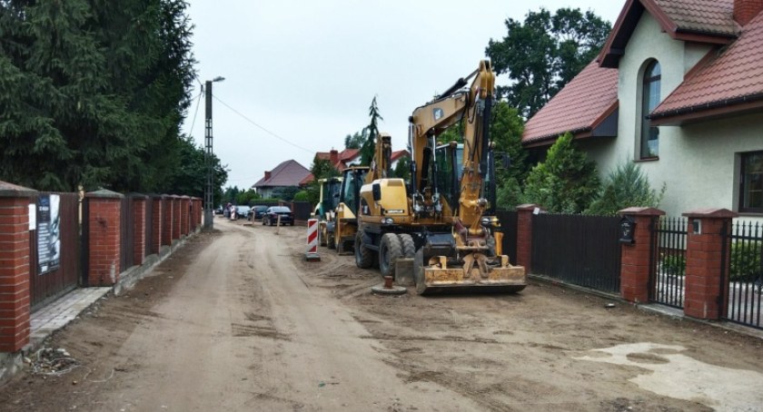 Przebudowa czterech ulic w Grabówcu nabiera tempa 