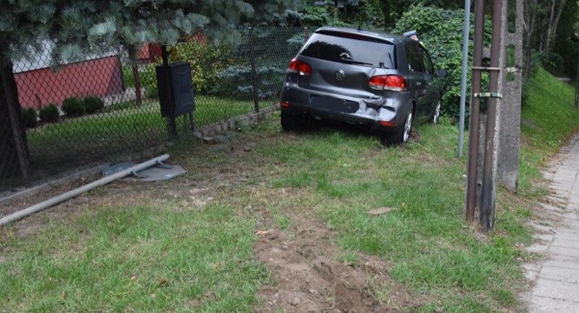 Policjanci ustalają przyczyny wypadku na ul. Kościuszki
