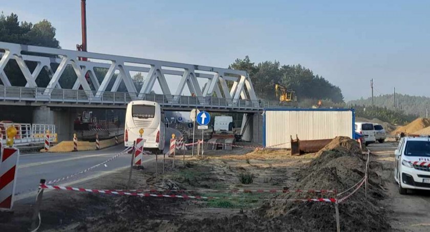 Kolejny etap budowy wiaduktu – zmiana organizacji ruchu na DK61
