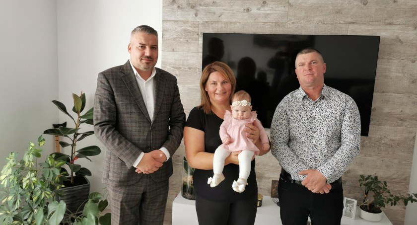 Wójt Mroczkowski powitał najmłodszych mieszkańców gminy Obryte