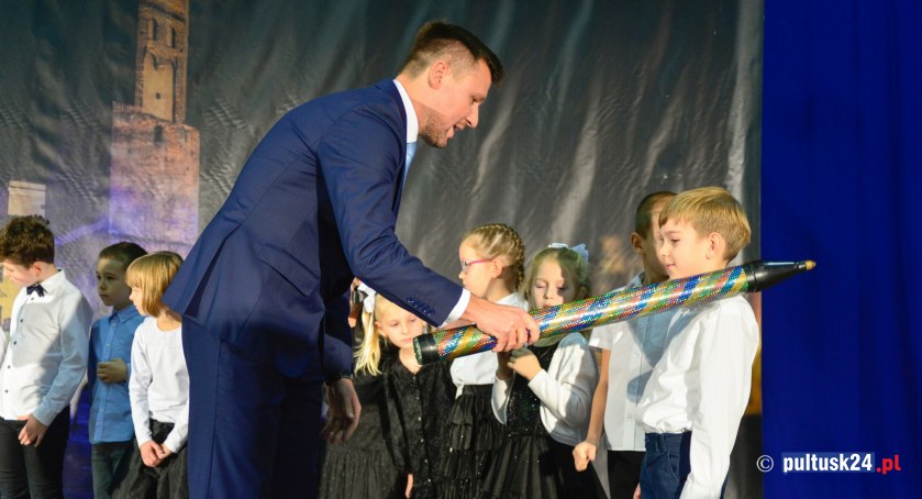 Ślubowanie i pasowanie pierwszoklasistów pułtuskiej Klaudyny