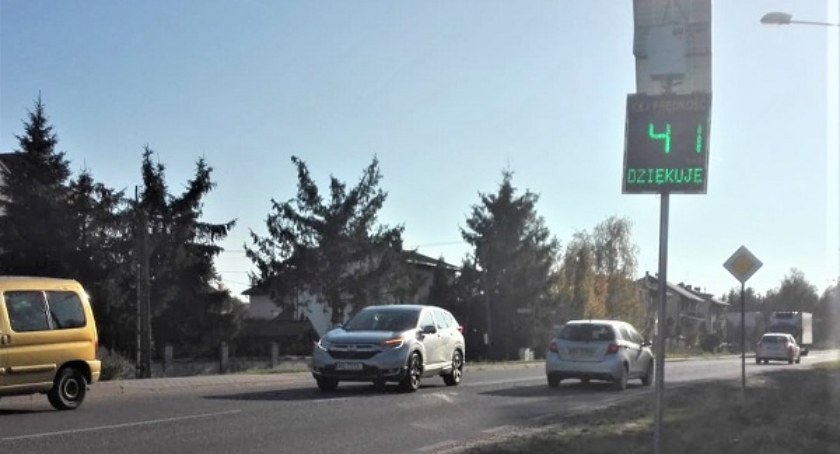 Tablice informujące o prędkości na Tartacznej i w Przemiarowe 